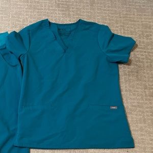 Figs two pocket scrub top in teal
